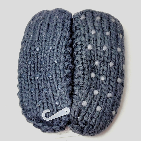 Lemon Grey Pom Knit Slippers sz M/L - Picture 4 of 4